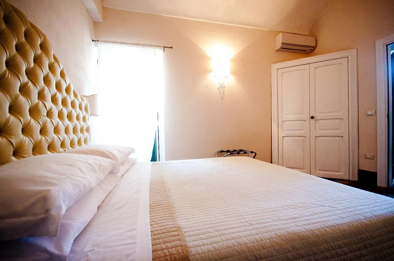 Sveva Rooms Noto 0*,