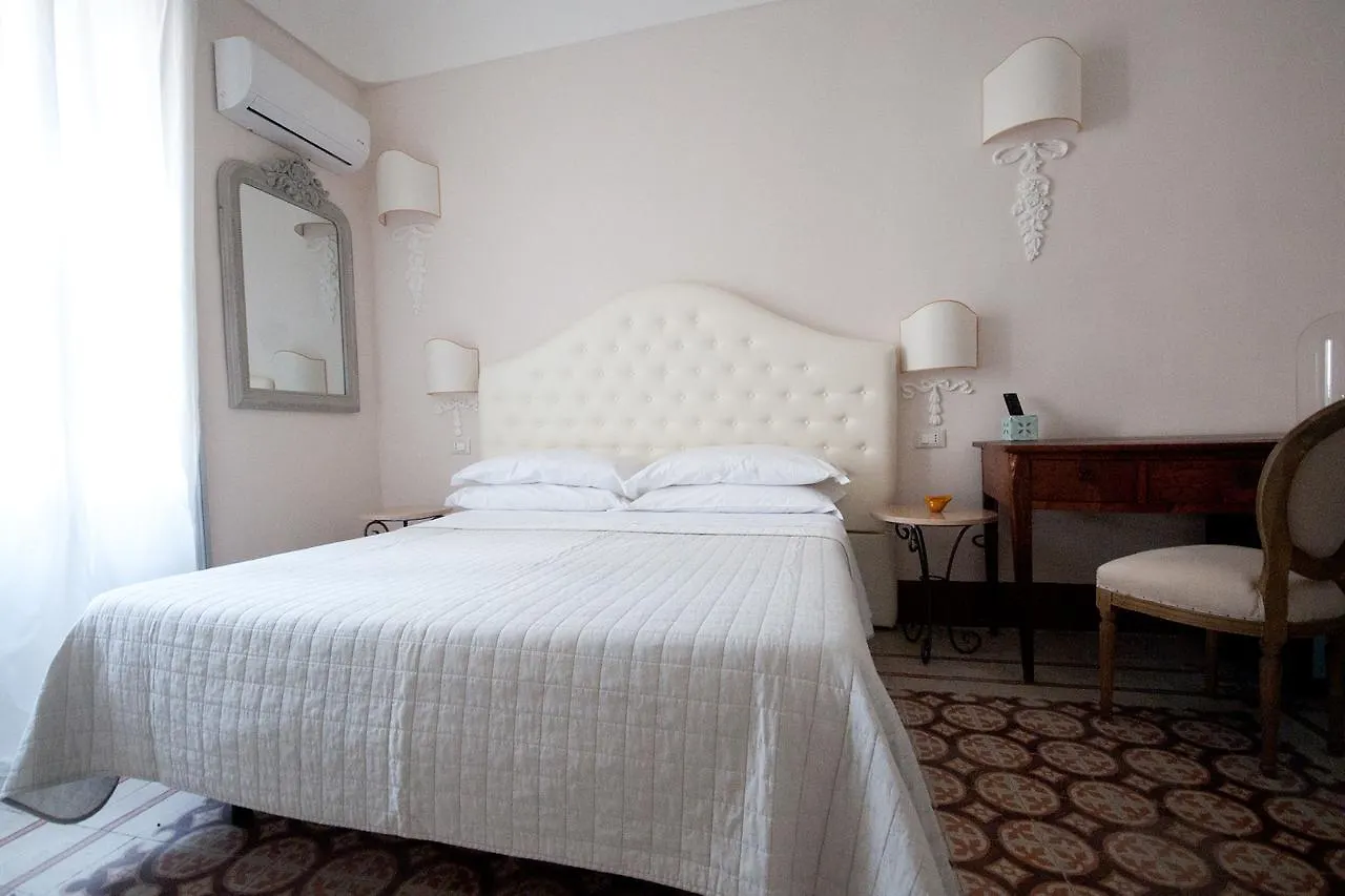 Sveva Rooms Noto Italy